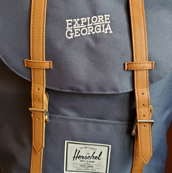 NWT Herschel Retreat Backpack - Navy - Picture 4 of 4